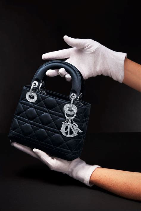 mini lady dior indossata